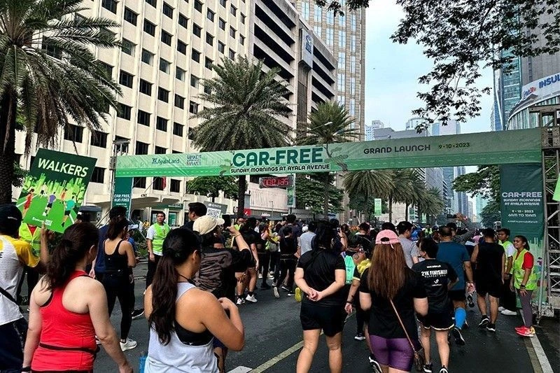 Runners take part in a fitness run during the official launch of Ayala Avenue’s Car-Free Sundays.